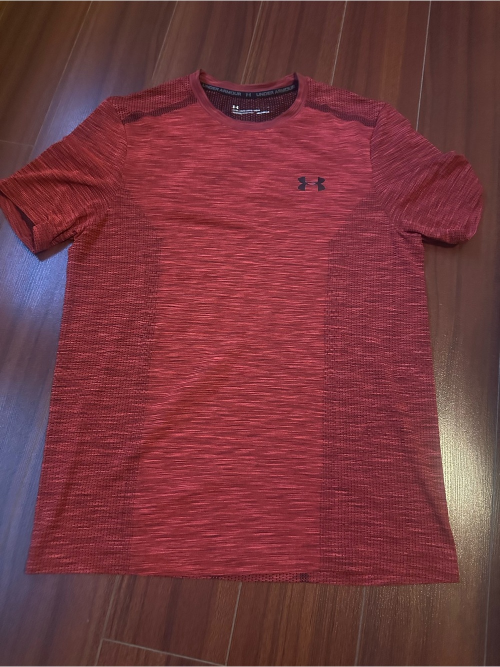 Under Armour Men’s Heather Red Short Sleeve Performance Tee